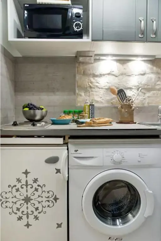 Studio Greneta Apartment *