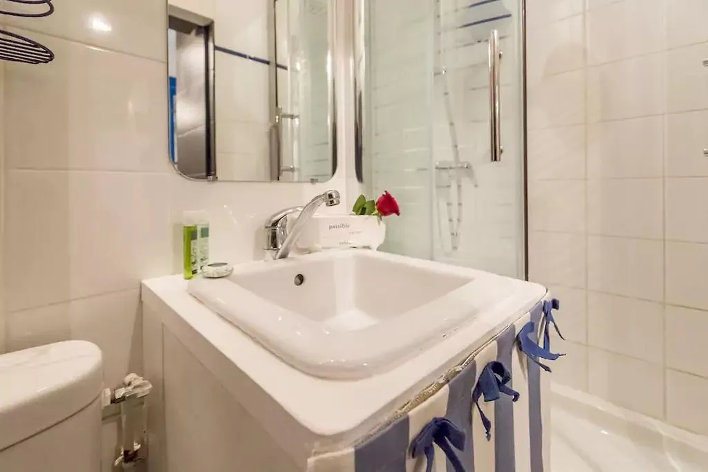 Studio Greneta Apartment *